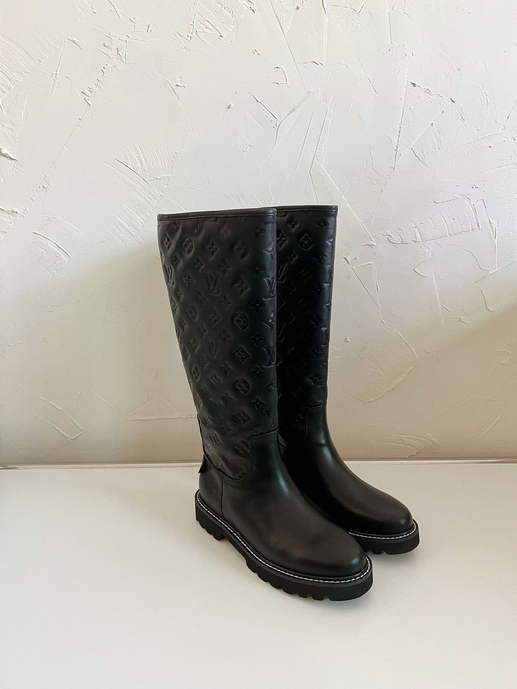 LOUIS VUITTON TERRITORY FLAT HIGH BOOT IN BLACK EMBOSSED CALFSKIN