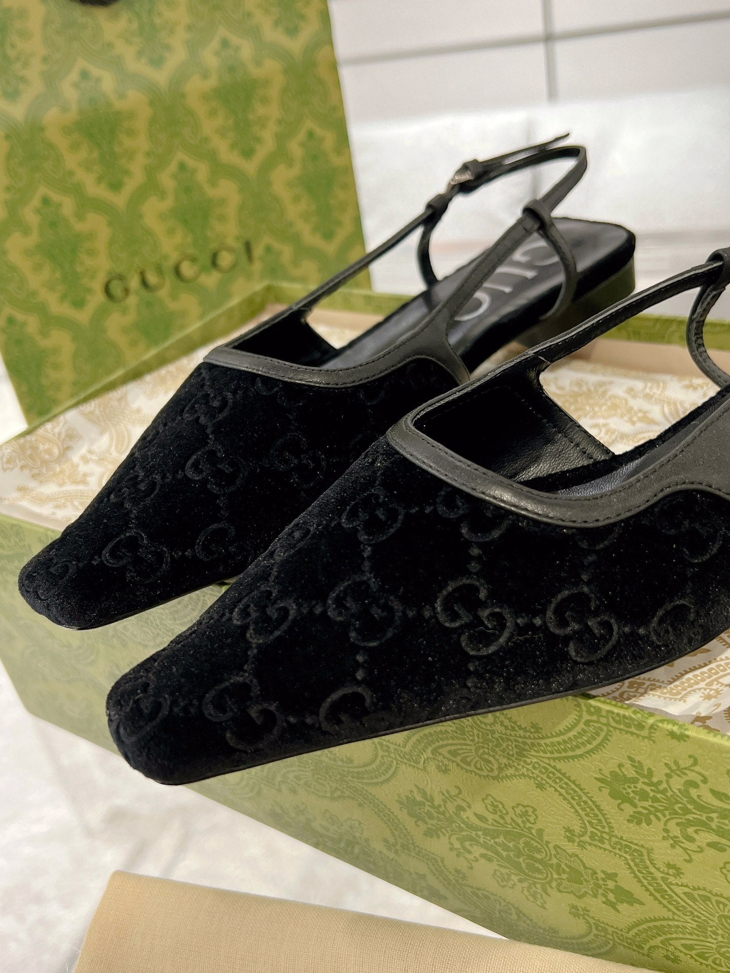 GUCCI SLINGBACK FLATS IN BLACK VELVET