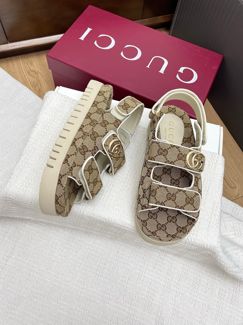 GUCCI CLASSIC SANDALS 25S IN BEIGE FABRIC WITH GOLD HARDWARE