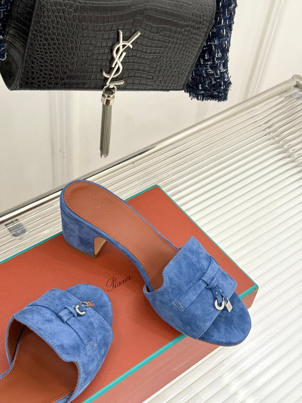 HIGH HEELS IN BLUE SUEDE AND LAMBSKIN