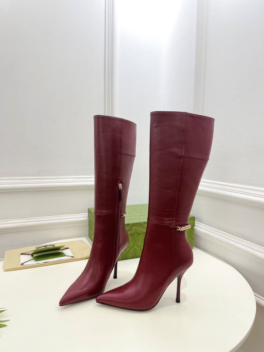 GUCCI SIGNORIA KNEE BOOTS 10.5CM IN BURGUNDY RED CALFSKIN